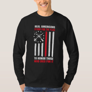 Echte Amerikanen staan voor de vlag Amerikaanse vl T-shirt