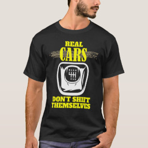 Echte auto's schuiven zichzelf niet handmatig in t-shirt
