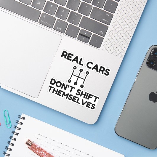 Echte auto's verschuiven zichzelf niet grappig sticker (Laptop met iPhone)