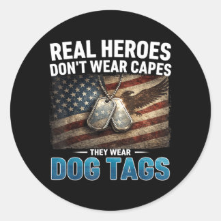 Echte helden dragen geen capes Ze dragen hondenpen Ronde Sticker