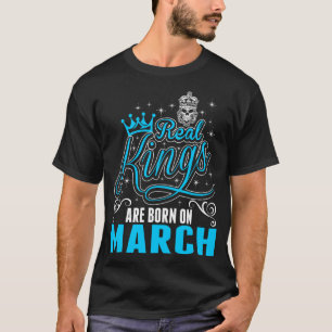 Echte koningen worden geboren op het T-shirt van m