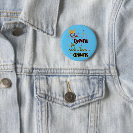 Echte koninginnen maken elkaars kronen vast ronde button 5,7 cm