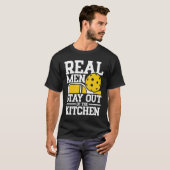 Echte Mannen blijven uit de keuken - Funny Pickleb T-shirt (Voorkant volledig)