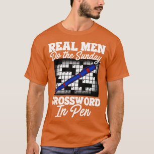 Echte Mannen doen het zondagse kruiswoord in pen T-shirt