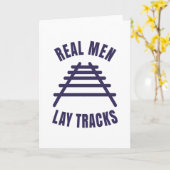 Echte mannen leggen rails vast kaart (Gele Bloem)