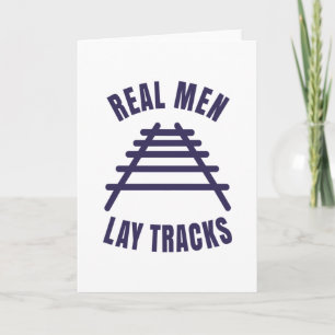 Echte mannen leggen spoorrails kaart