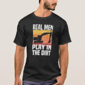 Echte Mannen spelen in de vuile graafmachine T-shirt (Voorkant)