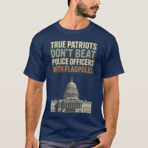 Echte patriotten slaan geen politieagenten t-shirt