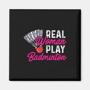 Echte vrouw speelt badminton badminton speler shut magneet