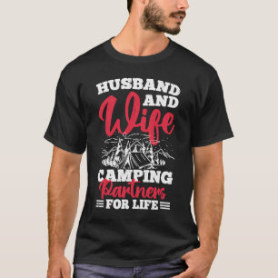 Echtgenoot en echtgenote Camping Partners voor het T-shirt