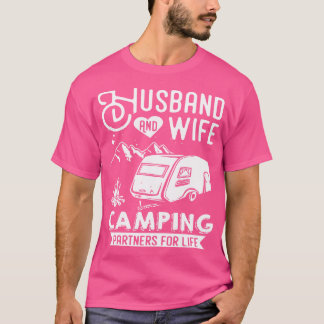 Echtgenoot en Echtgenote Camping Partners voor het T-shirt
