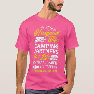 Echtgenoot en echtgenote die kamperen voor het lev t-shirt