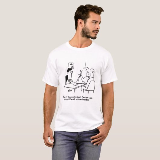Echtgenote heeft een gebroken arm in een zingeling t-shirt (Voorkant volledig)