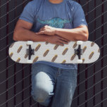 Eclair Donuts Aquarelle Nom Sprinkings Skateboard<br><div class="desc">Skateboard avec Eclair Donut Design Motif avec beignets peints à la main et arroser le design arrière - plan.</div>