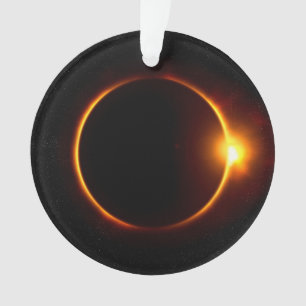 Éclipse solaire Sun foncé et lune