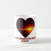 Éclipse totale de la tasse de café de coeur (Centre)