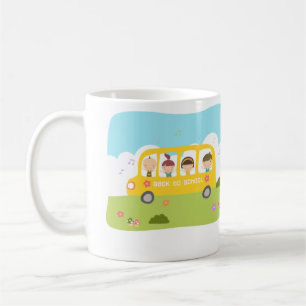 École d'autobus de nouveau à la tasse d'école