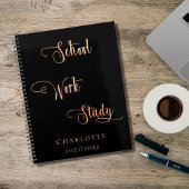 École d'or rose noir travail typographie 2026