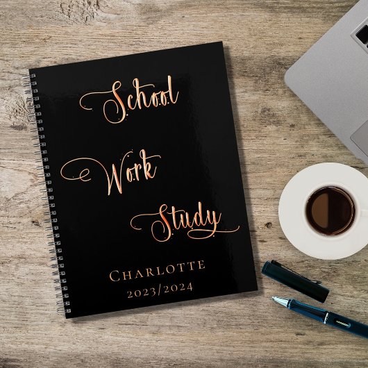 École d'or rose noir travail typographie 2026