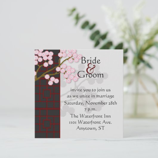 Écran japonais et Faire-part de mariage en fleurs  (Debout devant)