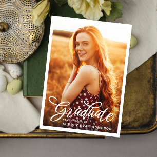 Écrire Curly Graduate Photo Invitation