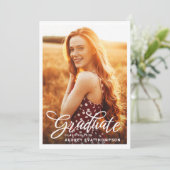 Écrire Curly Graduate Photo Invitation (Debout devant)