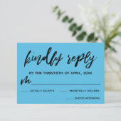 Écriture décontractée Carte RSVP de mariage bleu (Debout devant)