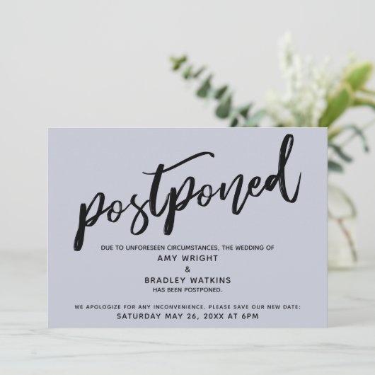 Écriture moderne Carte bleue Mariage reportée (Debout devant)