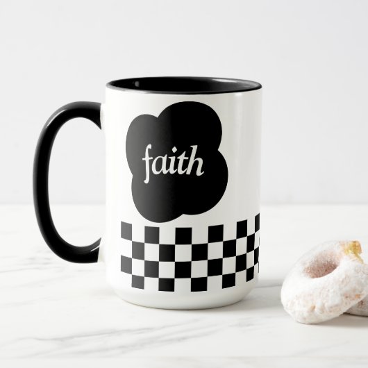 Écriture simple en noir et blanc Mug à deux tons (Avec donut)