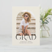 Ecru Modern Minimalist Arch Afstuderen Aankondiging (Staand voorkant)