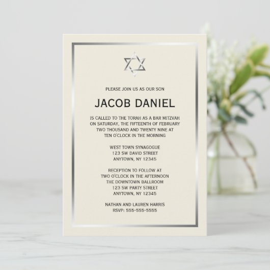 Ecru Silver Star de David Bar Mitzvah Invitations (Debout devant)