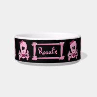 Crâne punk rose avec la cuvette d'animal familier