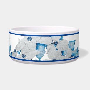 Écuelle Fleurs de bois de chien sur un bol de salade