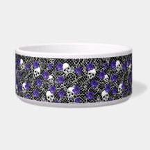 Fleurs violettes, crânes et dentelle