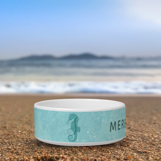 Écuelle Monogramme de cheval de mer tropical Nom de l'anim (Add your sea dog's name and initial to this cool blue dog food bowl)