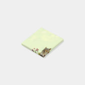 Écureuil sauvage mignon sur des notes Post-it vert (Incliné)