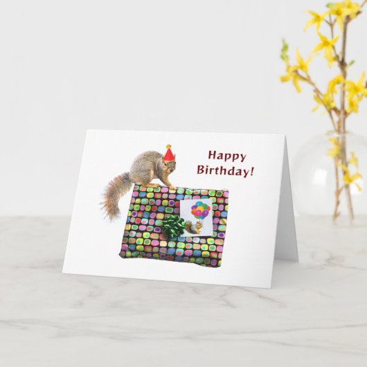 Écureuil sur la présente carte d'anniversaire (Fleur jaune)