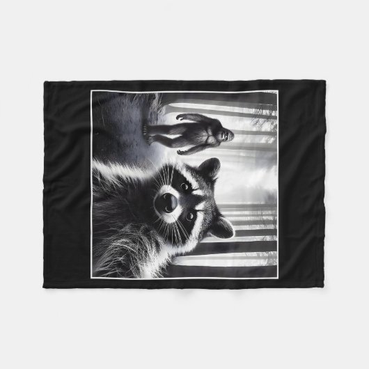 Ed Raccoon Selfie With Sasquatch Bigfoot Funny Rac Fleece Deken (Voorkant (Horizontaal))