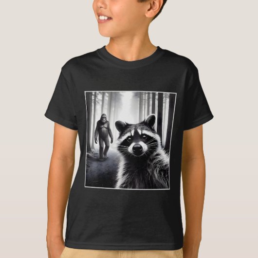 Ed Raccoon Selfie With Sasquatch Bigfoot Funny Rac T-shirt (Voorkant)