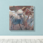 Edgar Degas | Drie dansers die zich op klasse voor Canvas Afdruk (Insitu (Houten vloer))