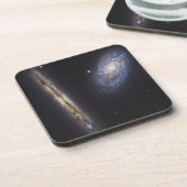 Edge-On Galaxy NGC 4302 & gekantelde Galaxy NGC 42 Bier Onderzetter (Linkerzijde)