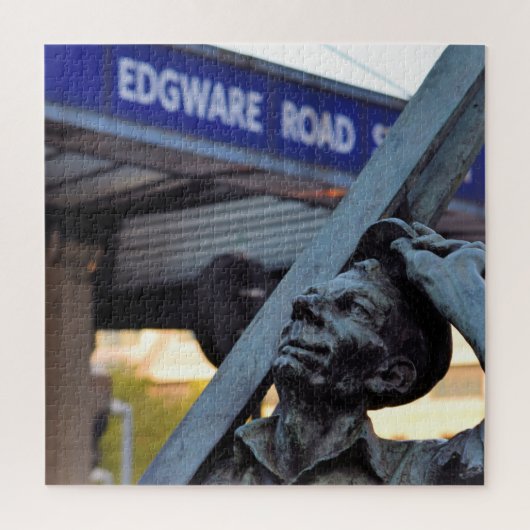 Edgeware Road Station Statue - 20x20 - 676 pcs. Legpuzzel (Verticaal)