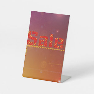 Edgy and Funky Sale Sign. met Flashy and Vibrant Reclamebord Met Voetstuk
