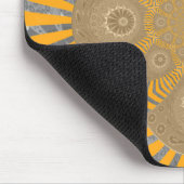 Edgy Zebra Elegance: een goudgele print Muismat (Hoek)