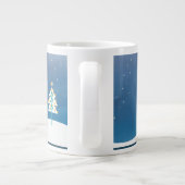 Editable "Hallo Winter Night Village Scene Extra Grote Beker (Achterkant)