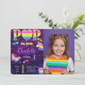 Editable Pop it Anniversaire Photo Invitation (Debout devant)