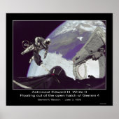 Edward H. White II - Floating out of Gemini 4 Poster (Voorkant)