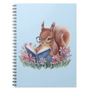 Eekhoorn die een boek leest, genesteld in bloemen notitieboek