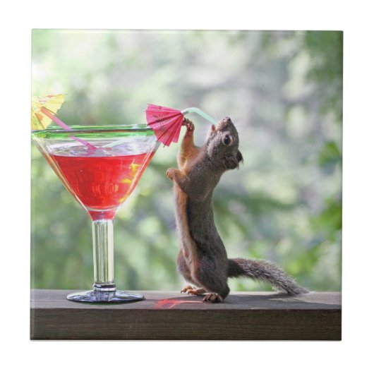 Eekhoorn Drink een cocktail bij Happy Hour Tegeltje (Voorkant)