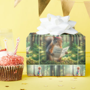 Eekhoorn leest een verjaardagskaart cadeaupapier